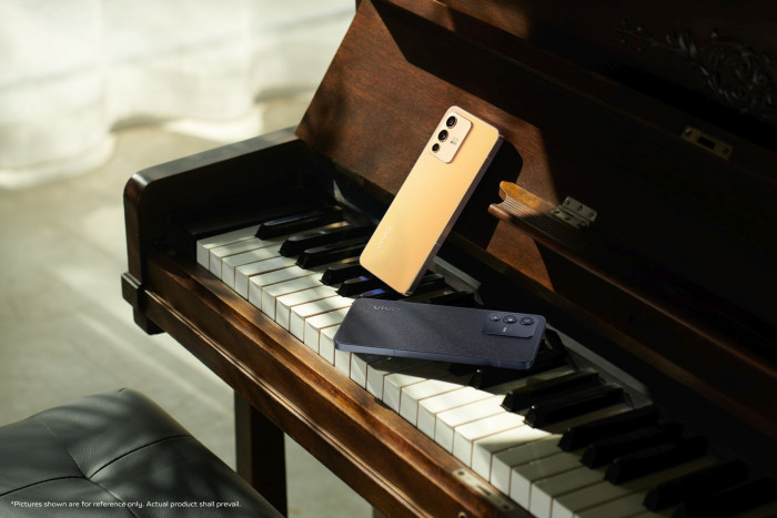 Das Vivo V23 in Gold (Bild: Vivo)